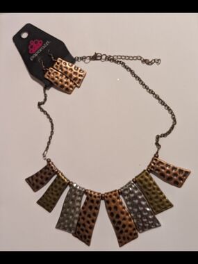 paparazzi Tri-Tone Hammered Panel Necklace and Earrings